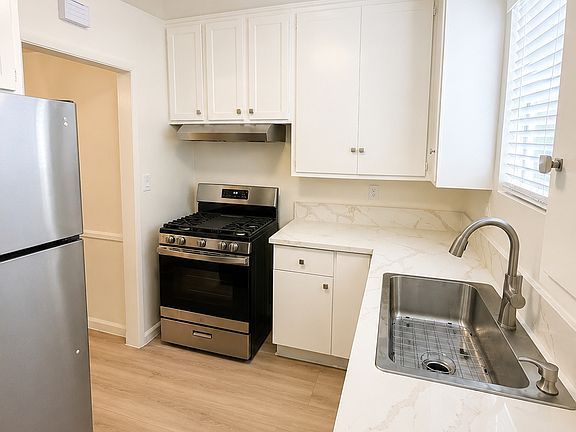 2nd image of 1111 S Shenandoah St APT 1