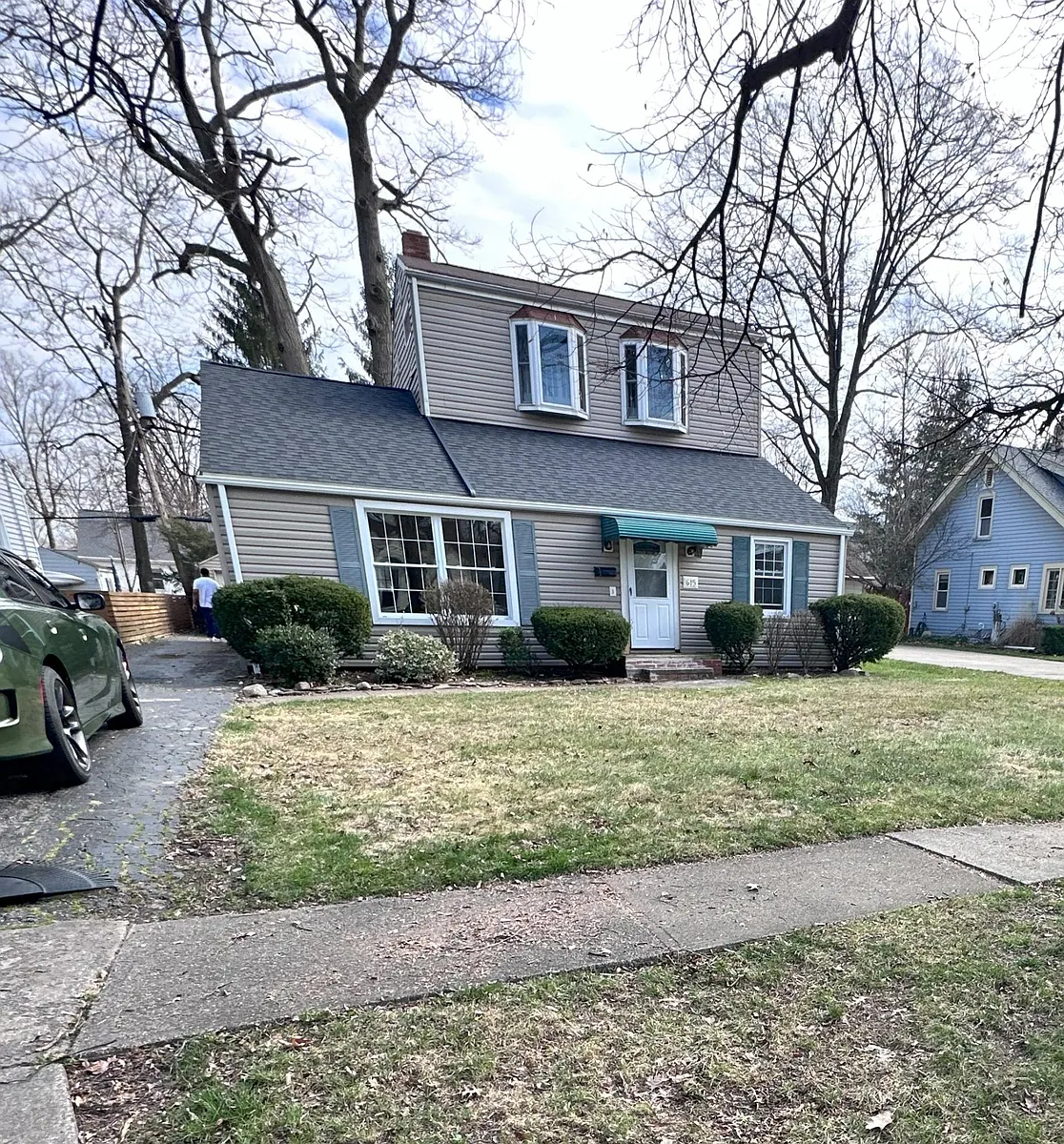 Building Photo - 615 Parkside Dr