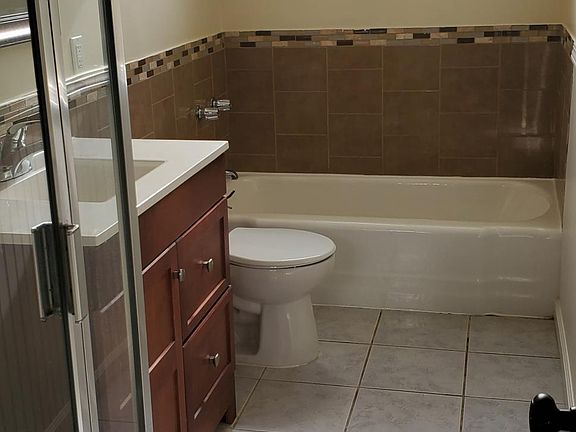 5th image of 5620 Woodman Ave APT 3