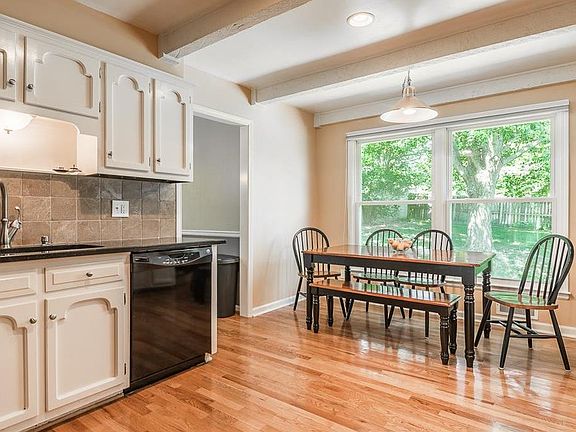 4th image of 8154 NW Beaman Dr