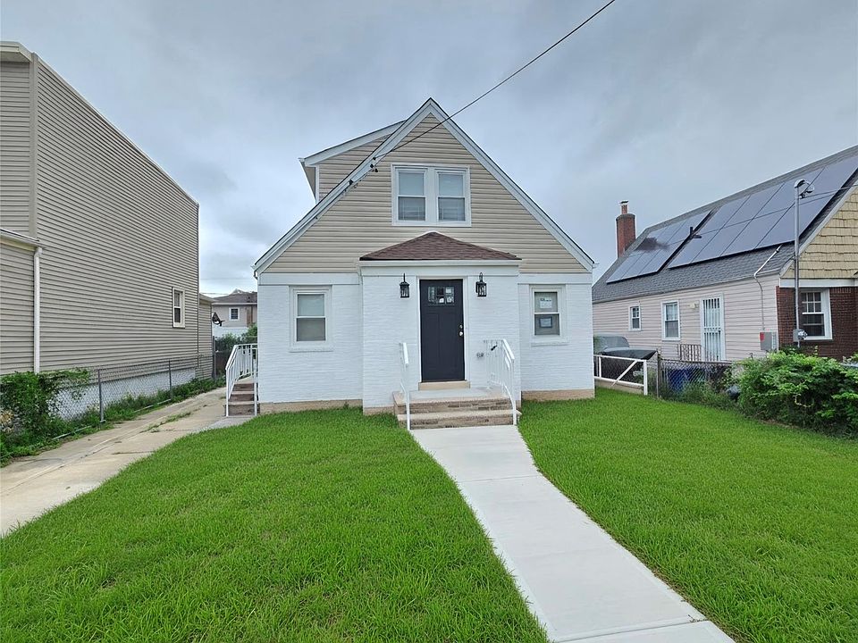 1st image of 21624 132nd Avenue