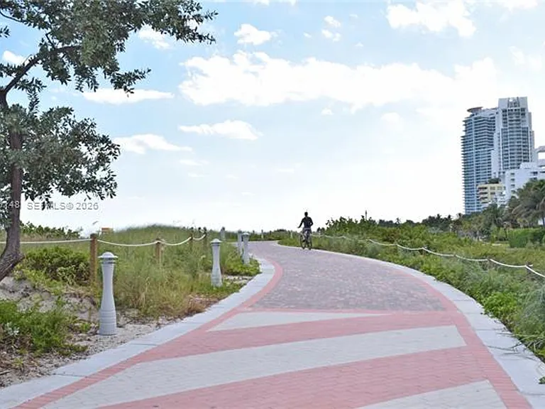 401 Ocean Dr #924 — Photo 24