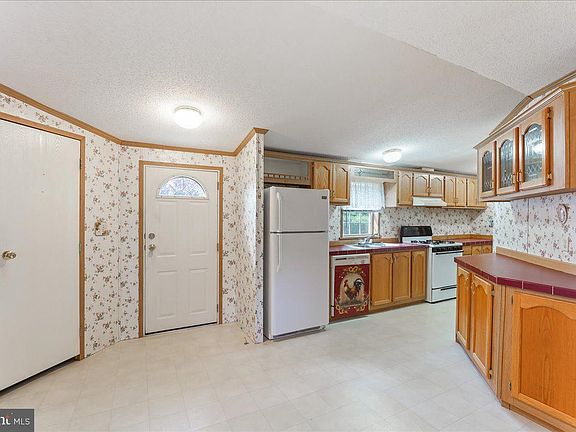 4th image of 7 Leanne Ln