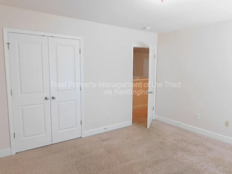 1427 Sawyer Ave — Photo 27