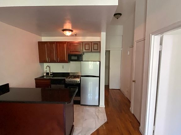2nd image of 32 W 83rd St #2F