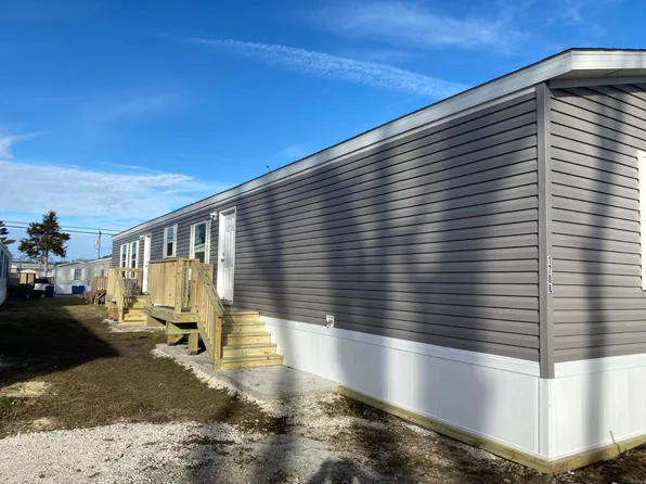 1708 W 4th Ave, Coal Valley, IL 61240