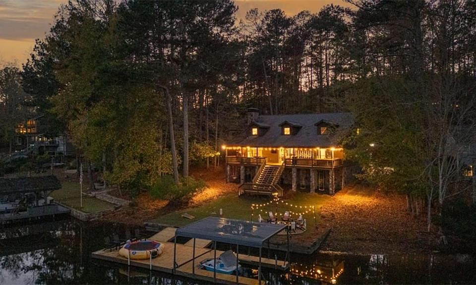 1st image of 129 Broadwater Ct