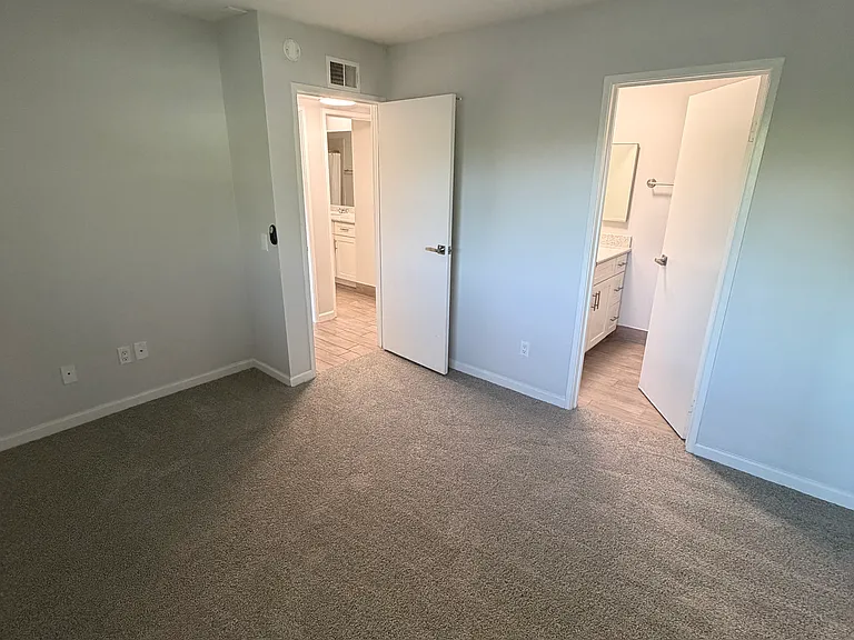 Spacious Second Bedroom wth private bath