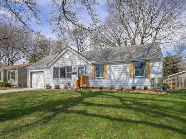 8812 W 82nd St, Overland Park, KS 66204