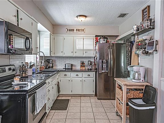 5th image of 1641 Camphor Dr