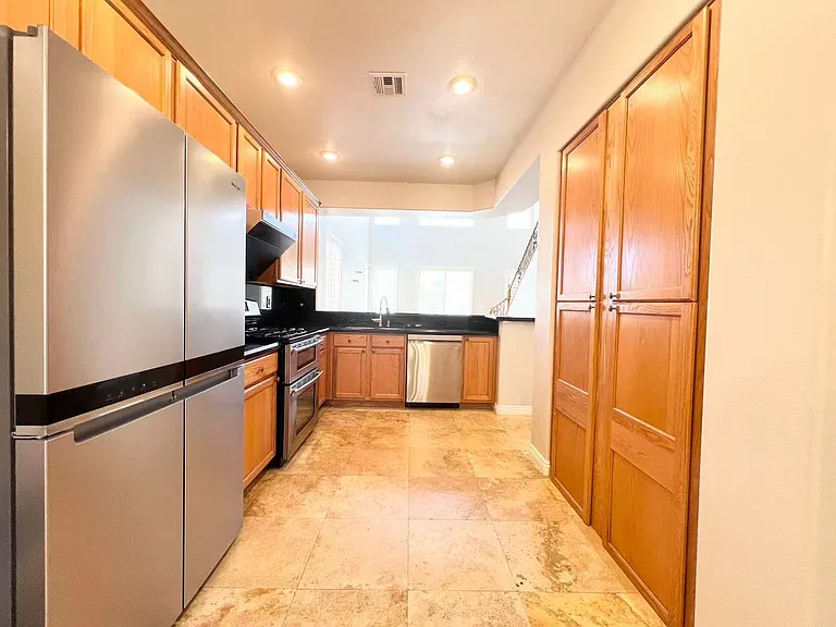 538 Los Hermanos St — Photo 6
