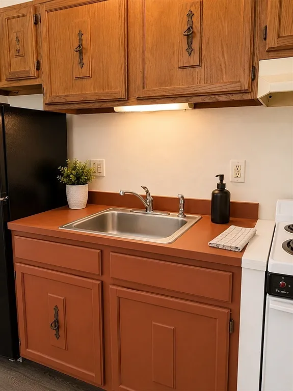 Studio, 1.0 bath, 225 sqft, $1,750 — Photo 2