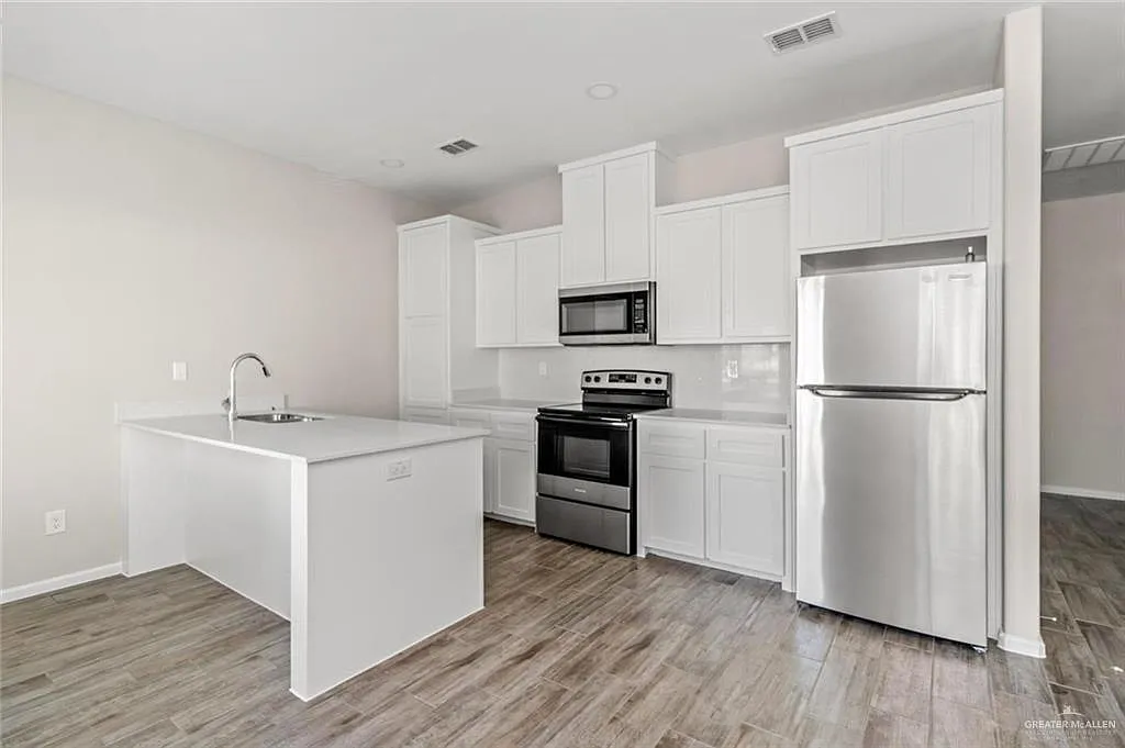 2 bed, 2.0 bath, 900 sqft, $1,075 — Photo 3