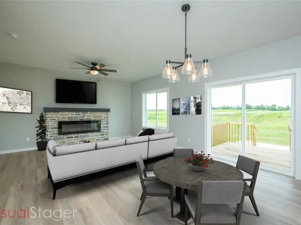 1013 Redbud Dr, Slater, IA 50244