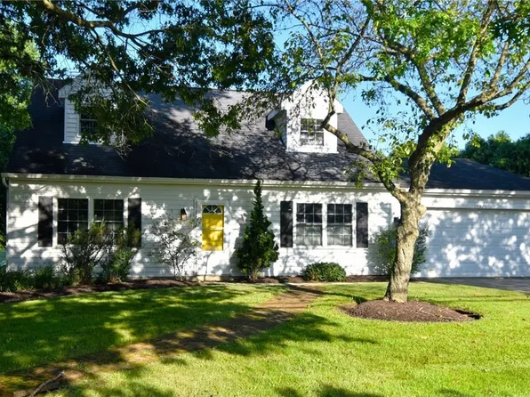 17320 Haskins Rd, Chagrin Falls, OH 44023