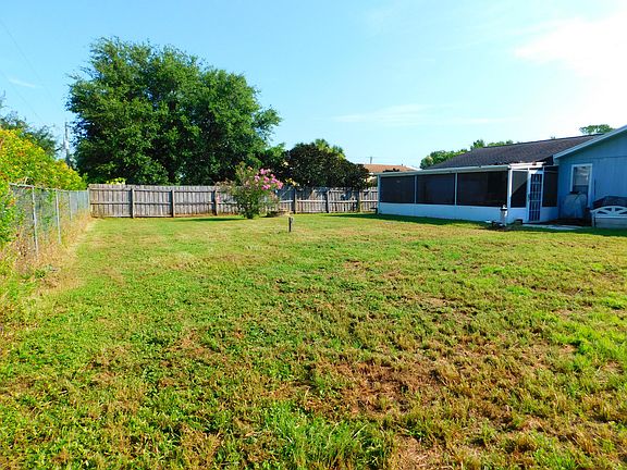 4th image of 2450 SE Sidonia St