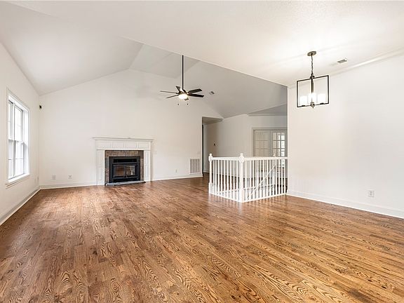 3rd image of 4 Veryan Ln