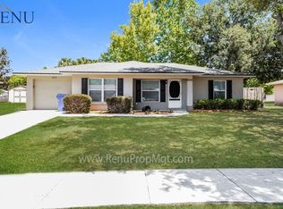 450 Park Glen Dr, Tavares, FL 32778