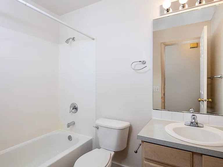 928 N 97th St Apartments — Photo 34