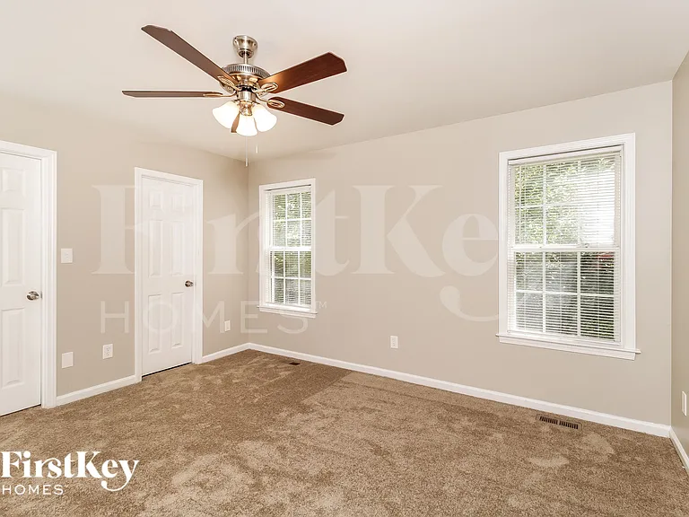 713 Garrett St — Photo 6