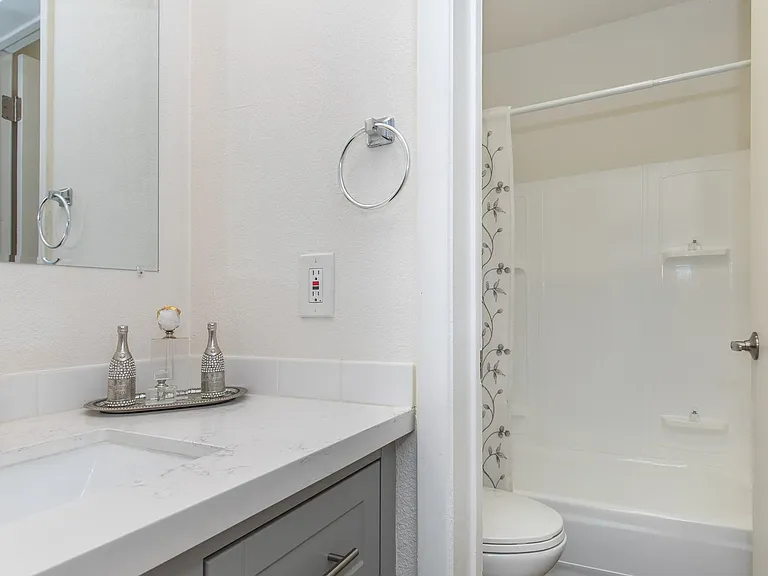 Studio 710 Apartments — Photo 60