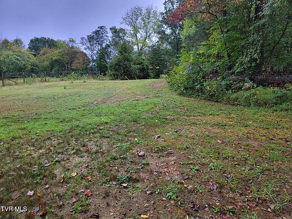 4th image of 128 Deer Path Way