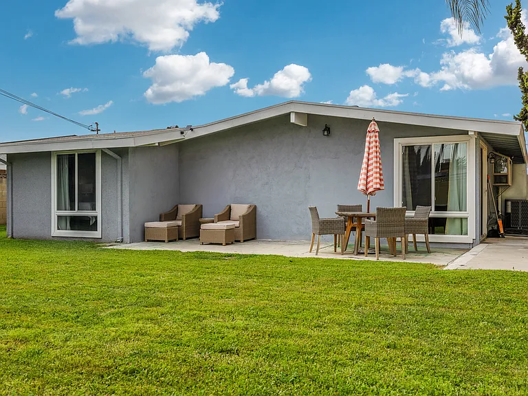 9582 Parade St — Photo 13