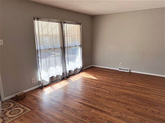 3rd image of 5625 N Magnolia Ave