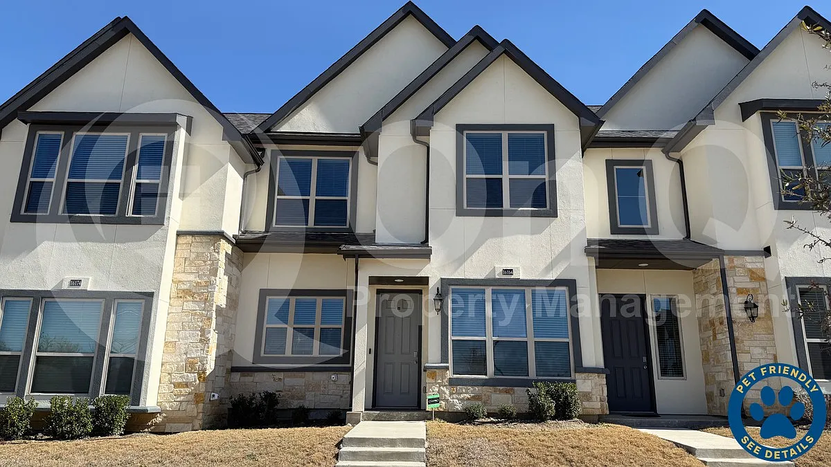 Building Photo - 16164 Doe Lake Dr