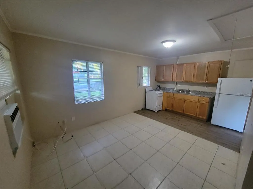 1 bed, 1.0 bath, 500 sqft, $1,045 — Photo 2