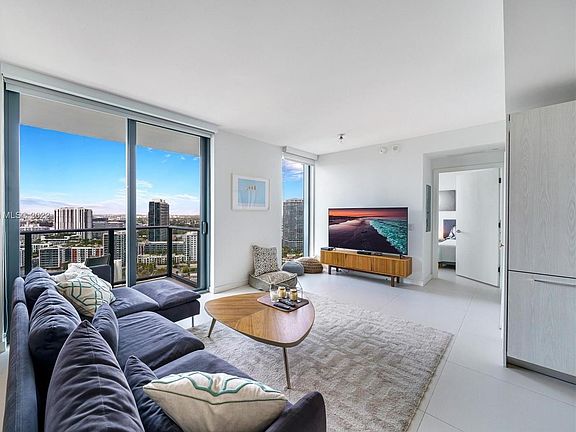3rd image of 501 NE 31st St #2619