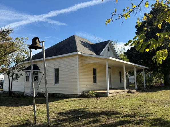 504 SW 1st St, Checotah, OK 74426