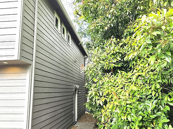 2nd image of 2111 E Mill Plain Blvd #A