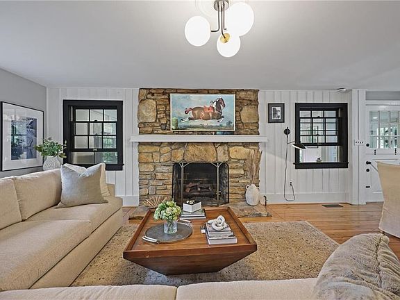 5th image of 45 Michelle Cir