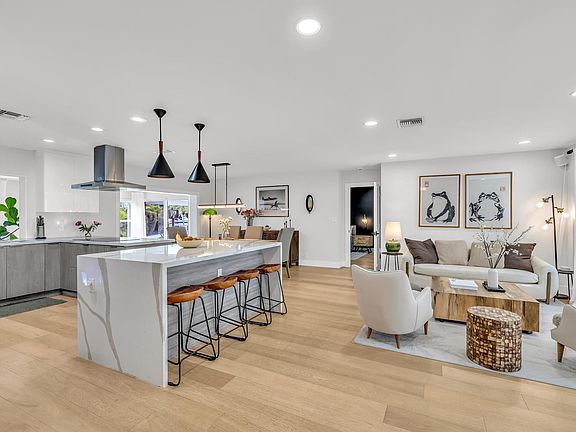 3rd image of 3830 NE 28th Avenue