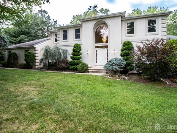 3 Polonia Ct, Monroe Township, NJ 08831