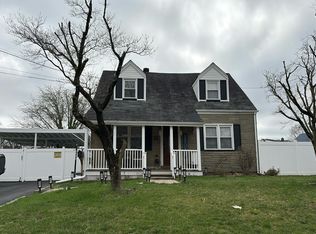 1123 Dukes Pkwy, Manville, NJ