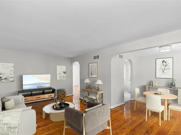 1936 Stillwater Dr, Saint Louis, MO 63114