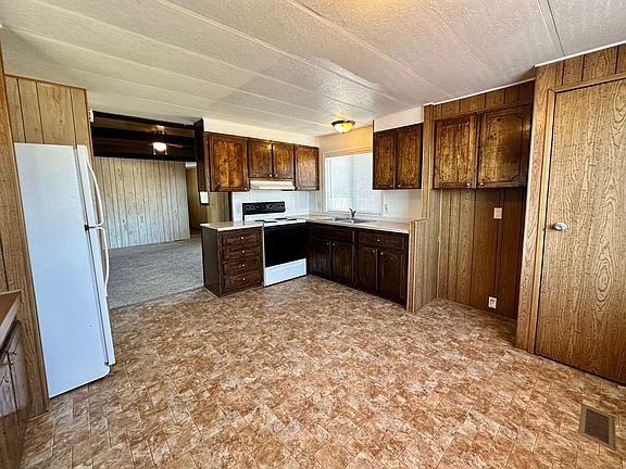 4th image of 215 NW Canal Blvd #7