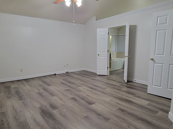 Master bedroom (2nd floor)