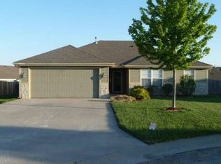 211 Montrose Ct, Eudora, KS 66025