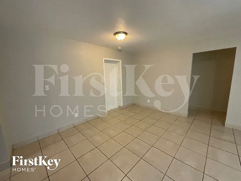 3333 NW 32nd Ct — Photo 4