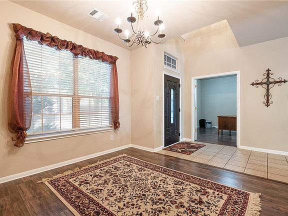 5th image of 2407 Silver Spur Ln