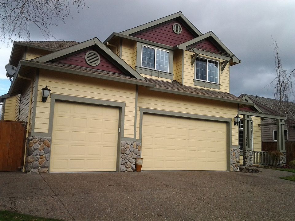 Orchard lake w triple garage