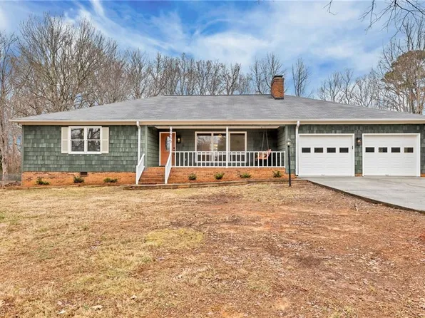 6455 White Pines Ln, Pfafftown, NC 27040