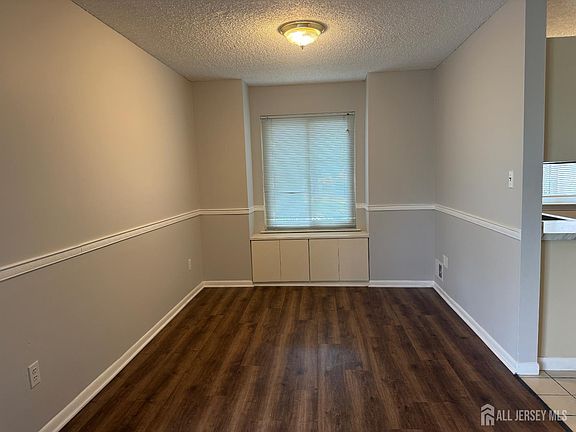 5th image of 79 Park Gate Dr