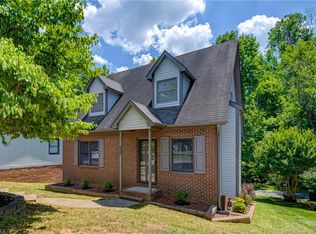 620 Lantern Ridge Dr, Winston Salem, NC 27104