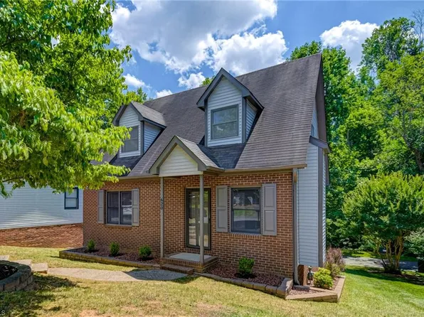 620 Lantern Ridge Dr, Winston Salem, NC 27104