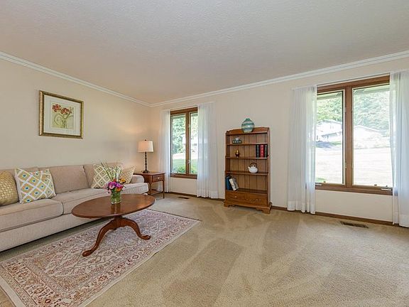 4th image of 8295 Pebble Creek Ct