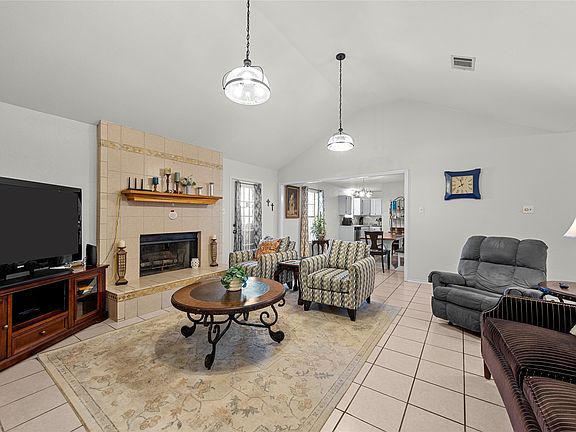 5th image of 10608 Lone Star Dr